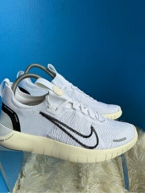 Women's Free Run Flyknit Next Nature Running Sneakers